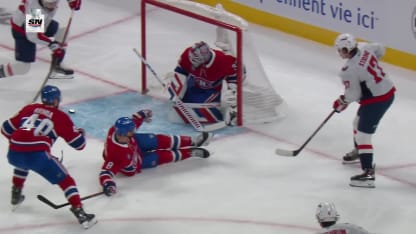 WSH@MTL: Montembeault with a great save against Tom Wilson