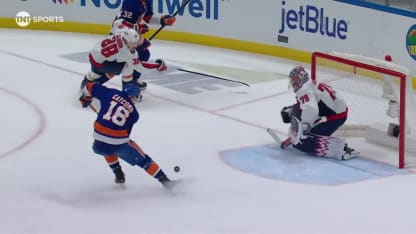 WSH@NYI: Gatcomb scores goal against Charlie Lindgren