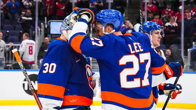 20250406_WSH_NYI_WIN_HUGS-1